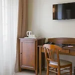 Western Au Trocadero Hotel 3*