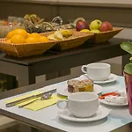 Western Au Trocadero Hotel 3*