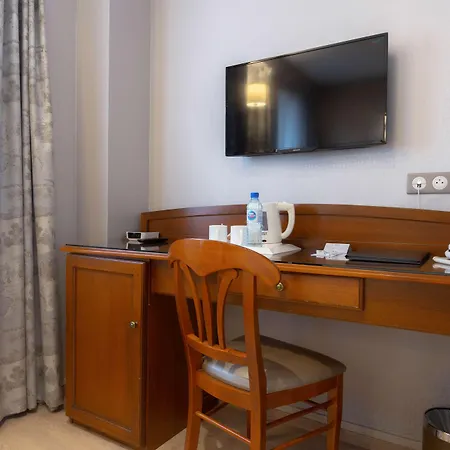 Western Au Trocadero Hotel 3*