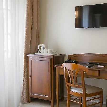 Western Au Trocadéro Hotel 3*