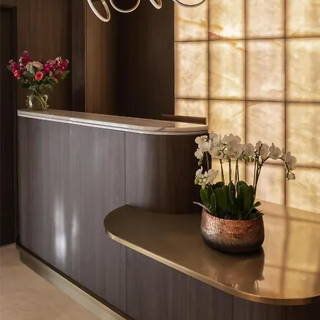 Western Au Trocadero 3*