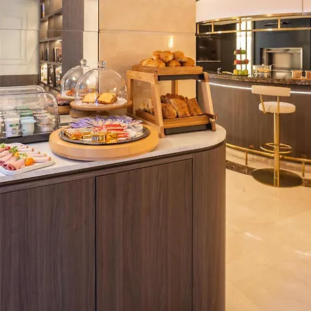 Western Au Trocadero Otel 3*