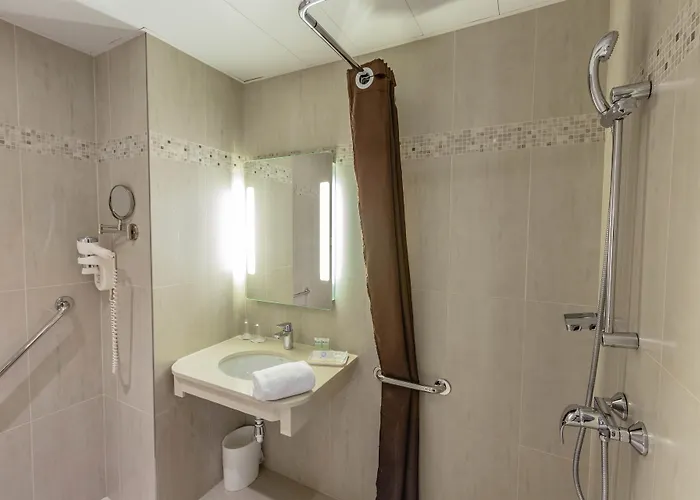 بست وسترن أوه تروكاديرو 3*