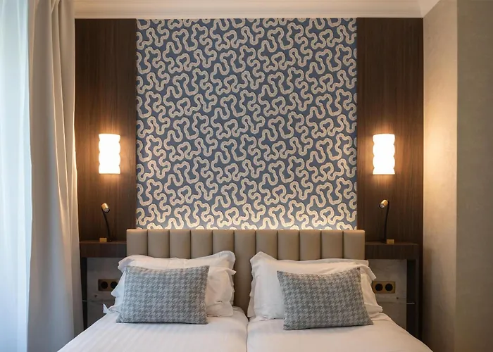 بست وسترن أوه تروكاديرو باريس